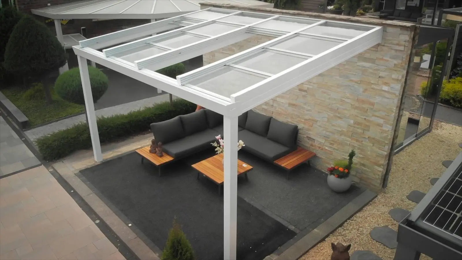Découvrez-comment-une-pergola-à-toit-rétractable-apporte-une-valeur-ajoutée-à-votre-maison-alliant-confort-et-élégance.-Un-investissement-bénéfique-et-esthétique. Pergolas Da Silva